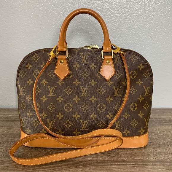 ❤️❤️SOLD❤️❤️Louis Vuitton mono alma PM with strap